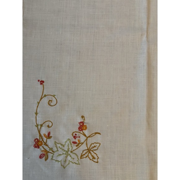 Vtg. Hand Embroidered Fall Thanksgiving Tablecloth Scallop Edge 56x77 Ivory - Picture 3 of 10
